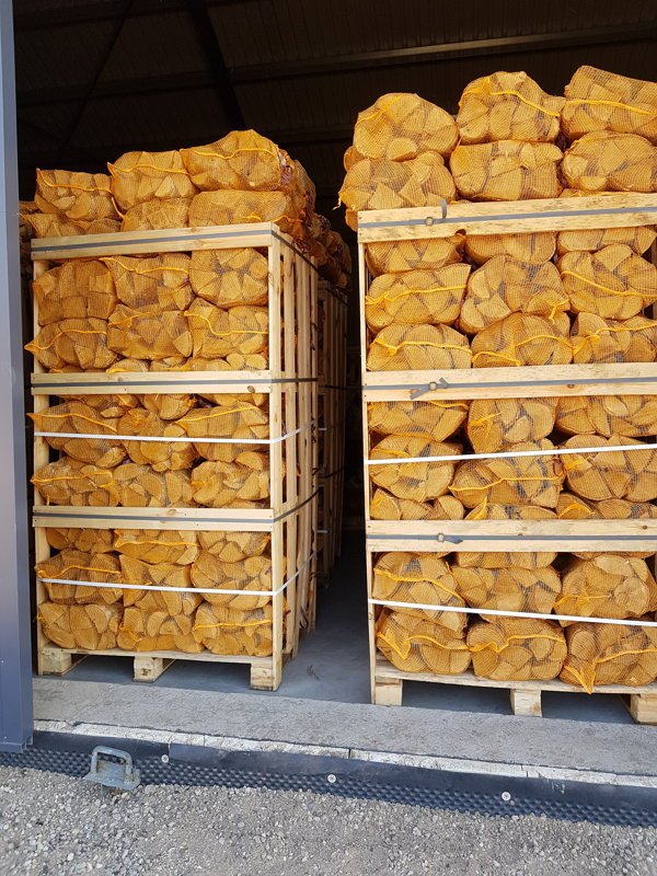 Kiln dried firewood in 20 l bags